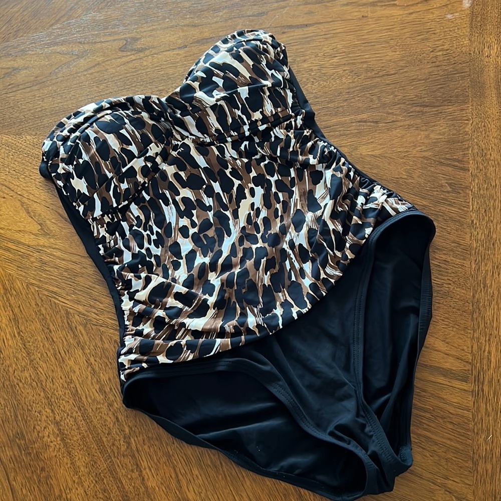 La Blanca Bathing Suit Black/Cheetah Print Size 10